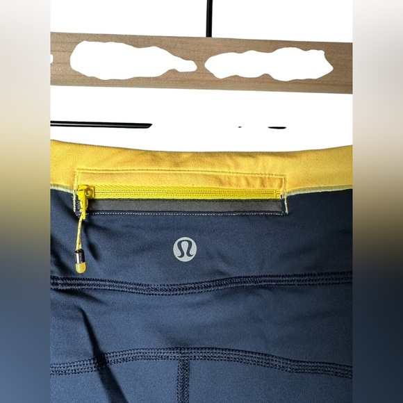 Lululemon Run: Pace Tight Leggings Size 4 Navy Inkwell Yellow Stripe Reflective - Picture 8 of 9